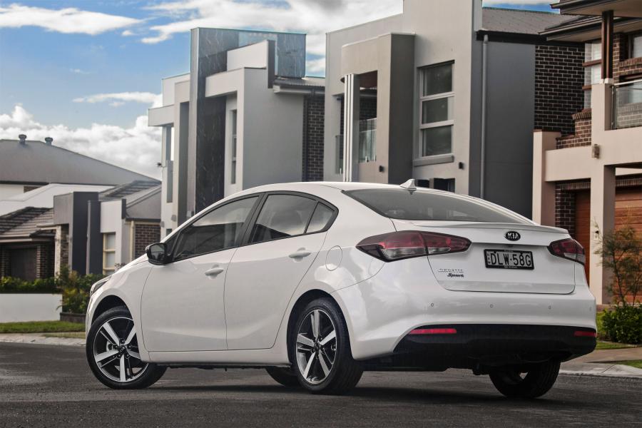  Kia Cerato Sport Sedan 2017 года  (AU) (фото 5 из 8)